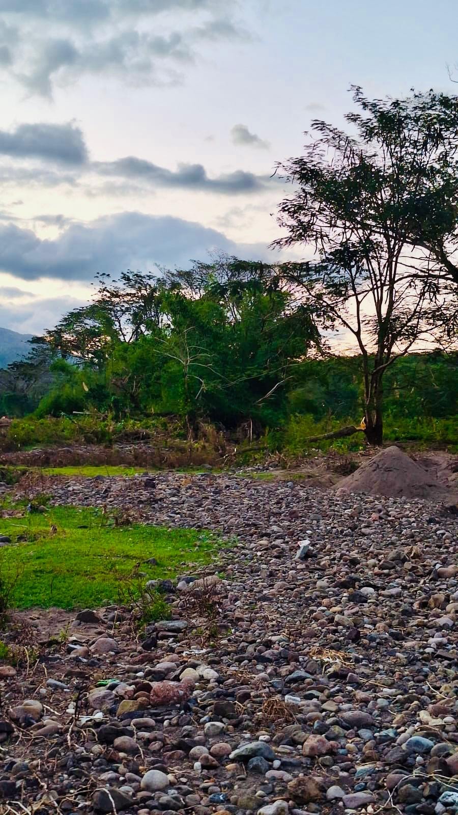 Rio Minho flowing over natural stone and gravel — the raw material source remains