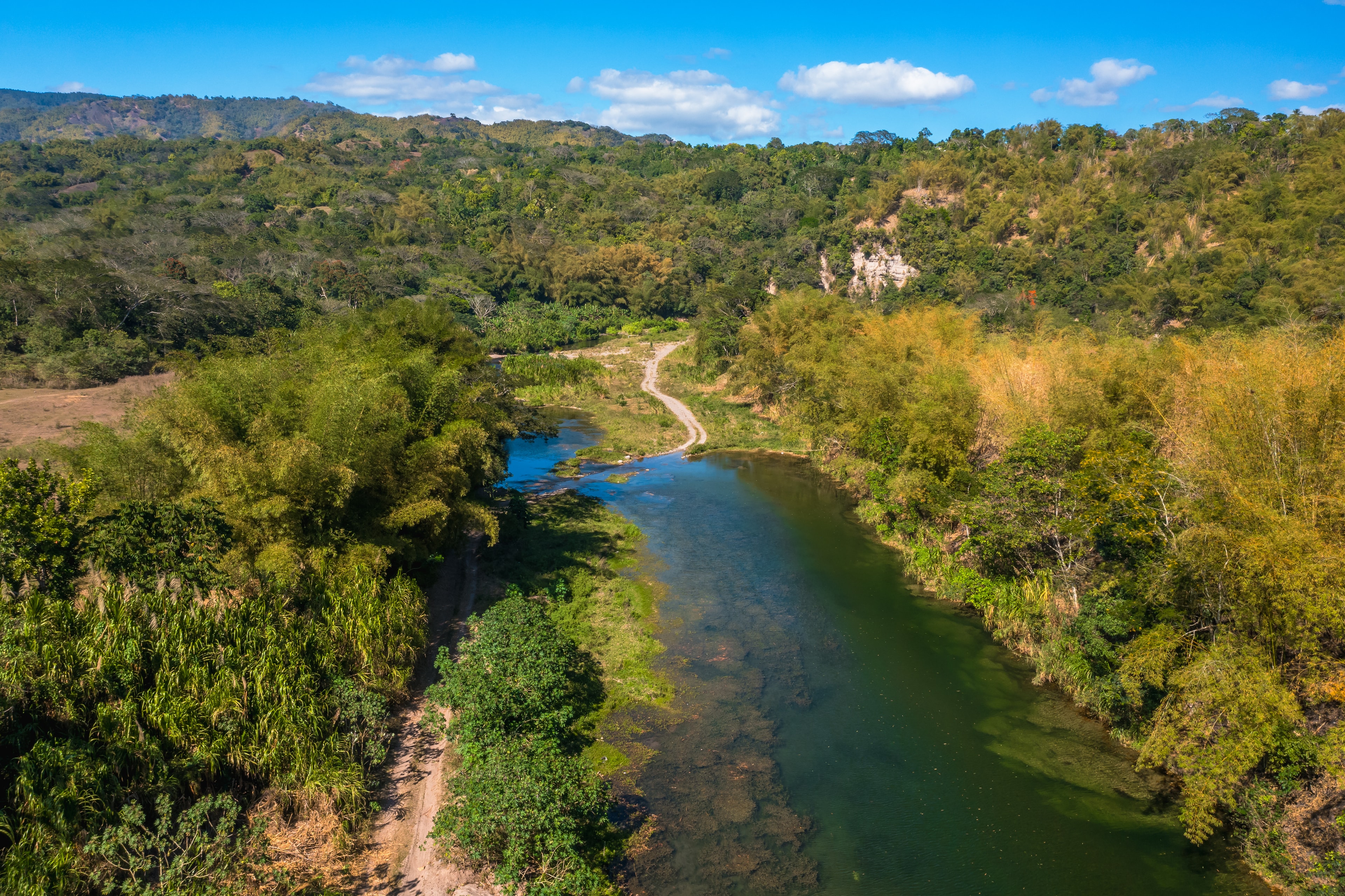 Rio Minho — aerial view looking upstream, Morgan's Pass